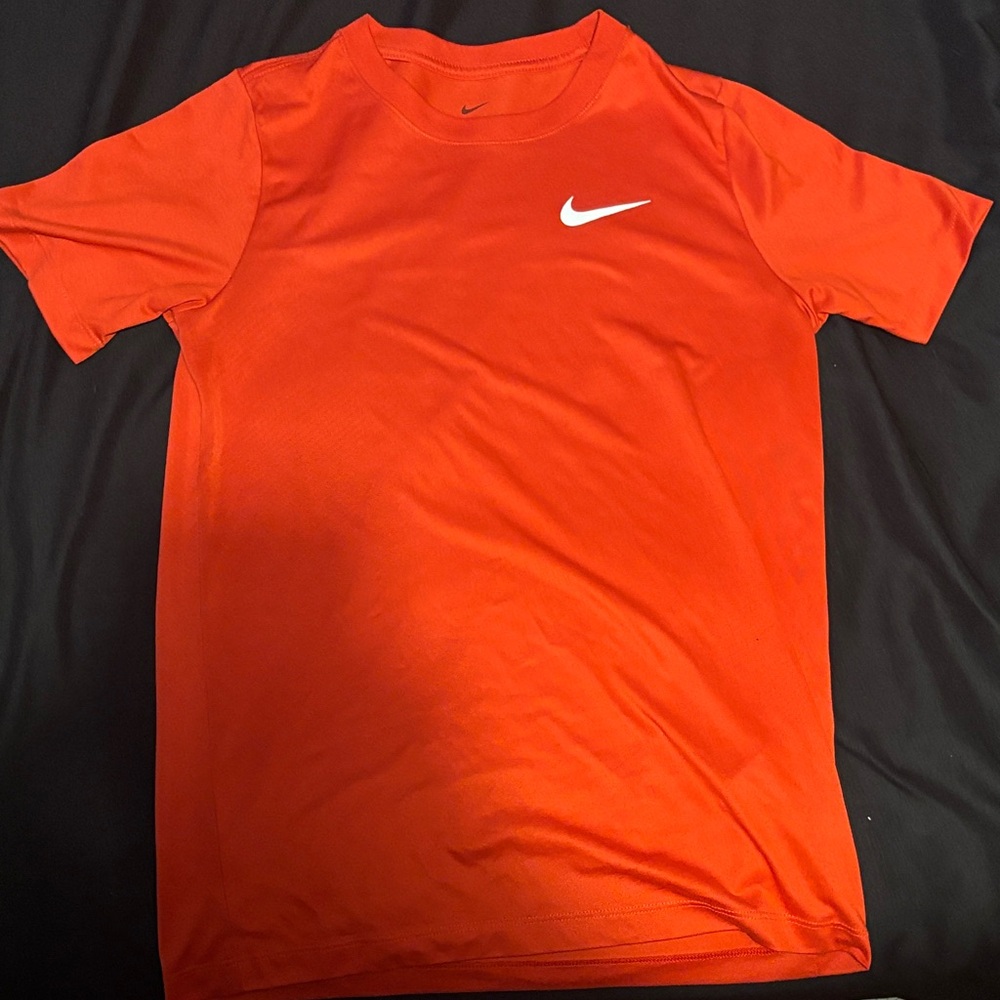 Nike kids Bright red Tee size L